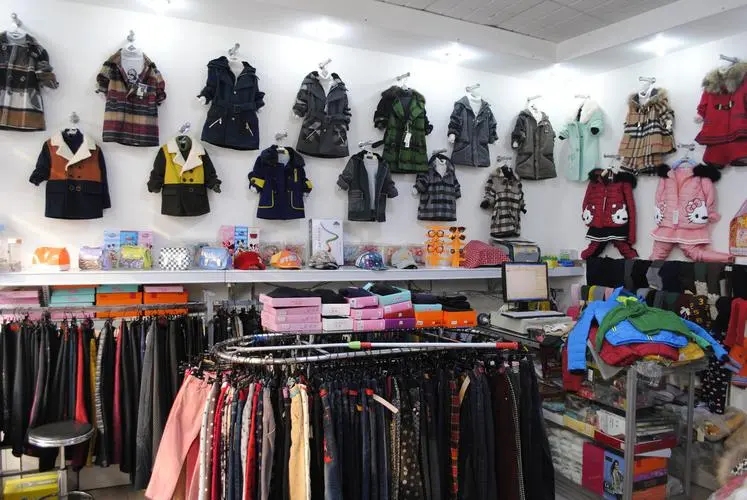 电子商务在服装市场占比很高，童装行业成为服装市场新的增长点。